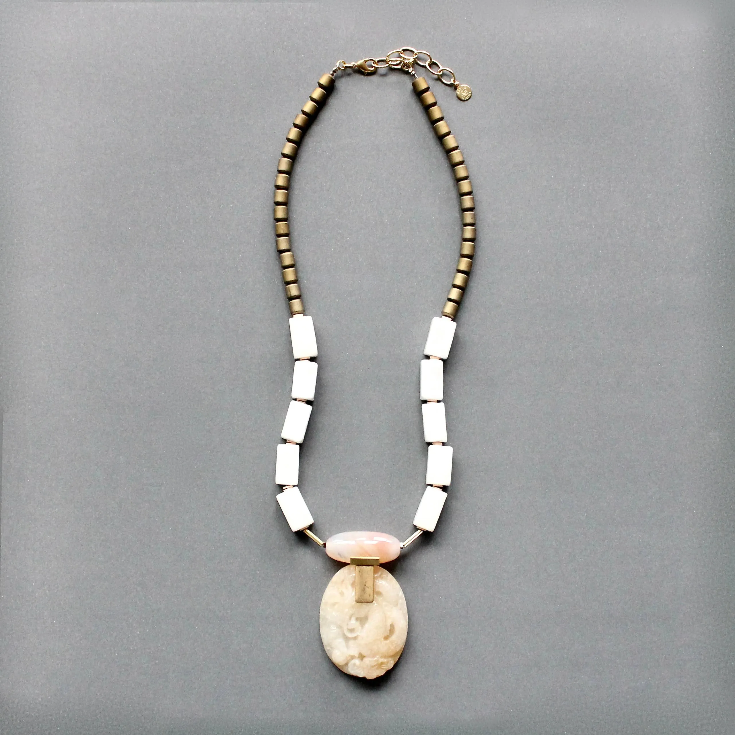 Carved jade and agate pendant necklace