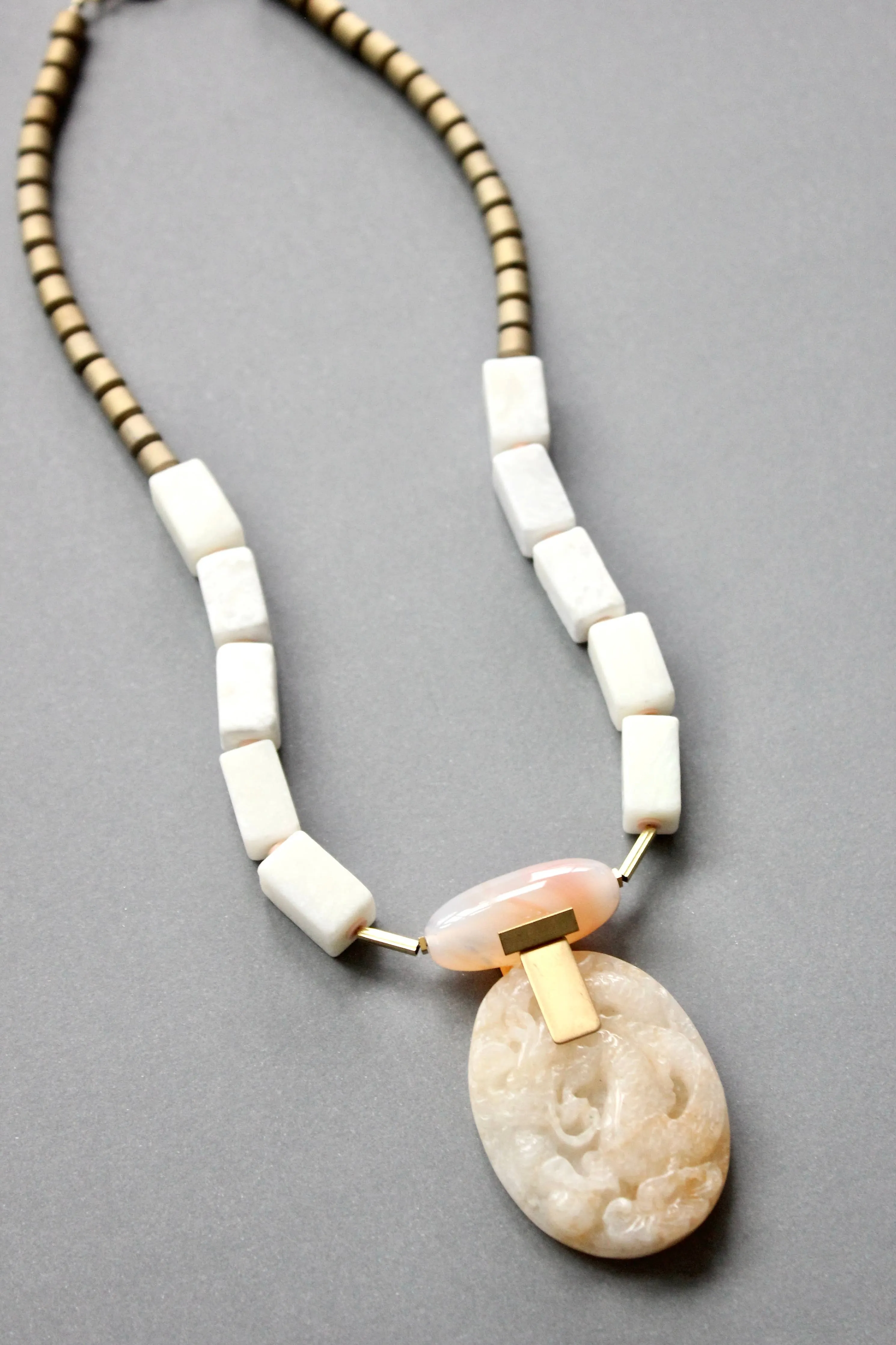 Carved jade and agate pendant necklace