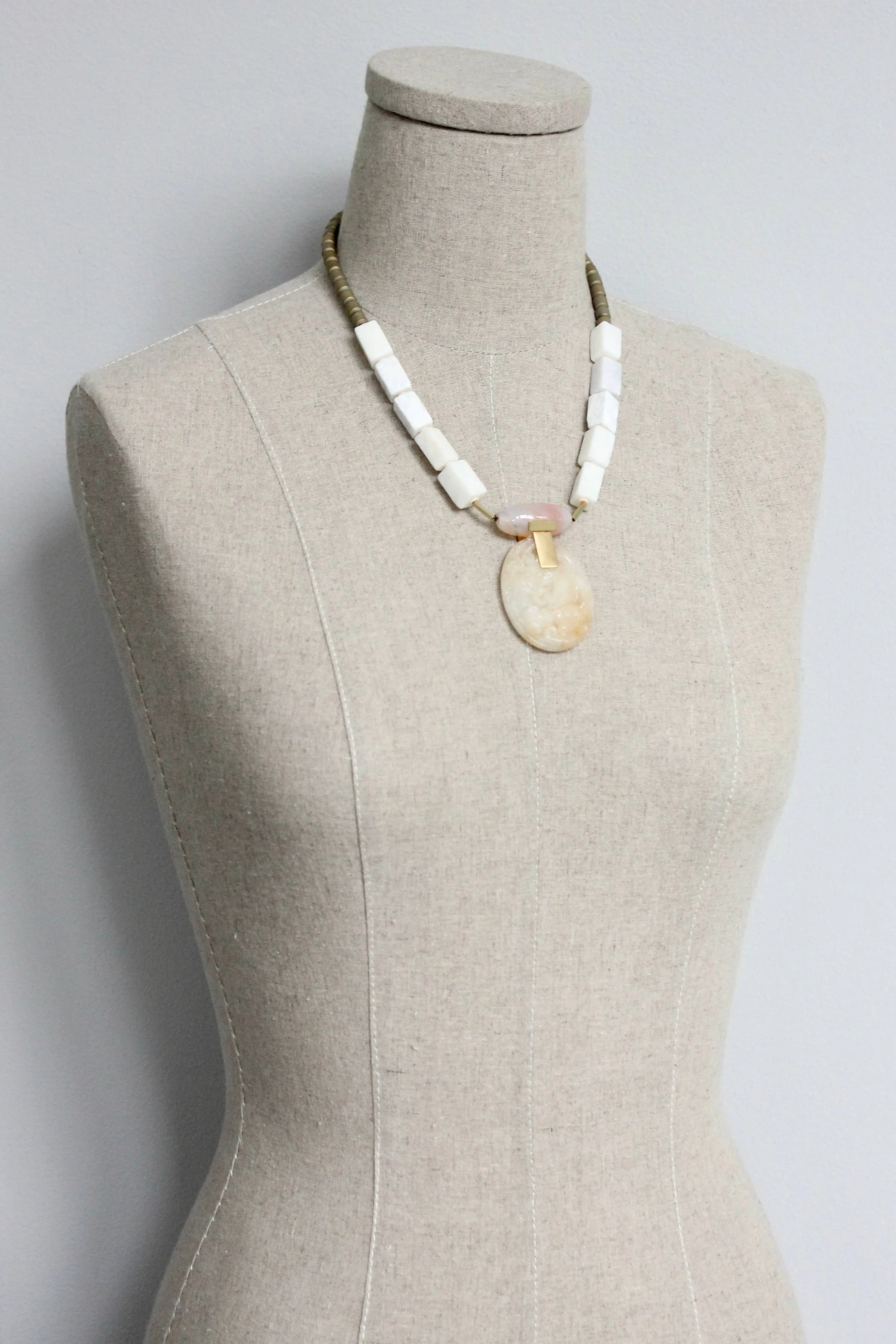 Carved jade and agate pendant necklace