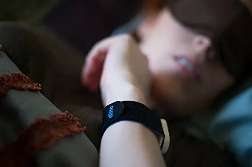 THIS WEARABLE VIBRATING ALERT DEVICE THAT SYNCS UP TO YOUR PHONE