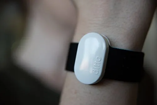 THIS WEARABLE VIBRATING ALERT DEVICE THAT SYNCS UP TO YOUR PHONE